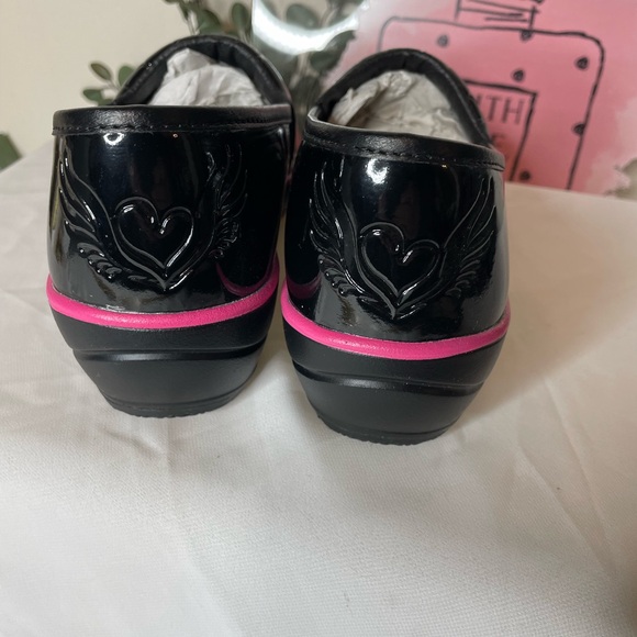 Smitten patent leather heartthrob slip resistant clog Sz 36 - Picture 8 of 9